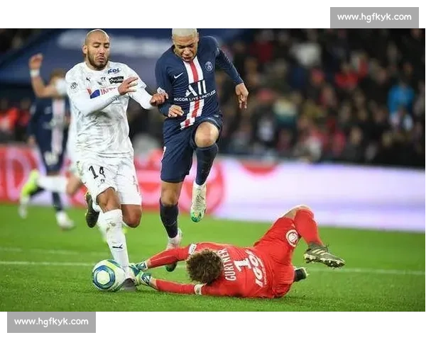 法甲焦点战拉瓦勒对决斯特堡赛前形势全面解析关键看点与胜负走向预测